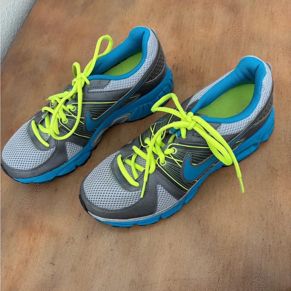 Nike Air Moto 9 Running Shoes - Size 9.5